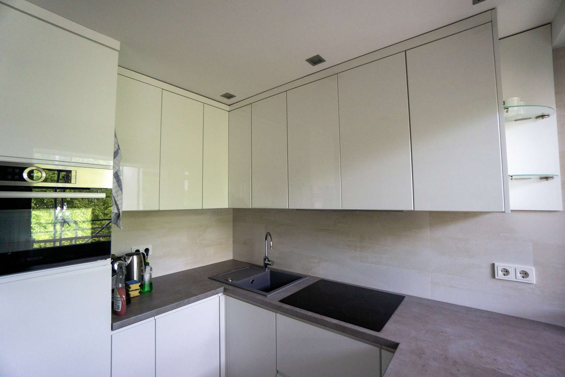 Bilk: Komplett möblierte, kernsanierte 2 Zimmer Wohnung mit Balkon